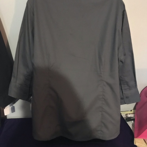 Coal Harbour Fitted blouse - Picture 2 of 3